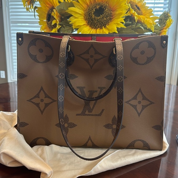 Louis Vuitton Handbags - Louis Vuitton on the go GM